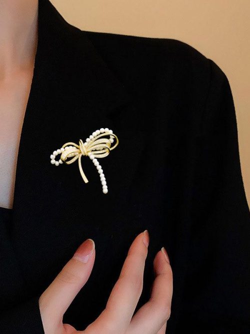 Monae Pearl Crystal Bow Gold Brooch